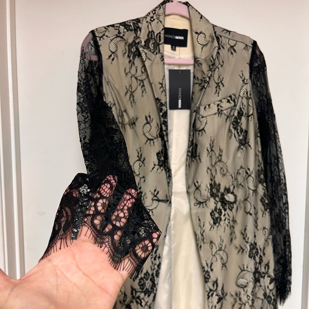 COPY - Women’s blazer with lace